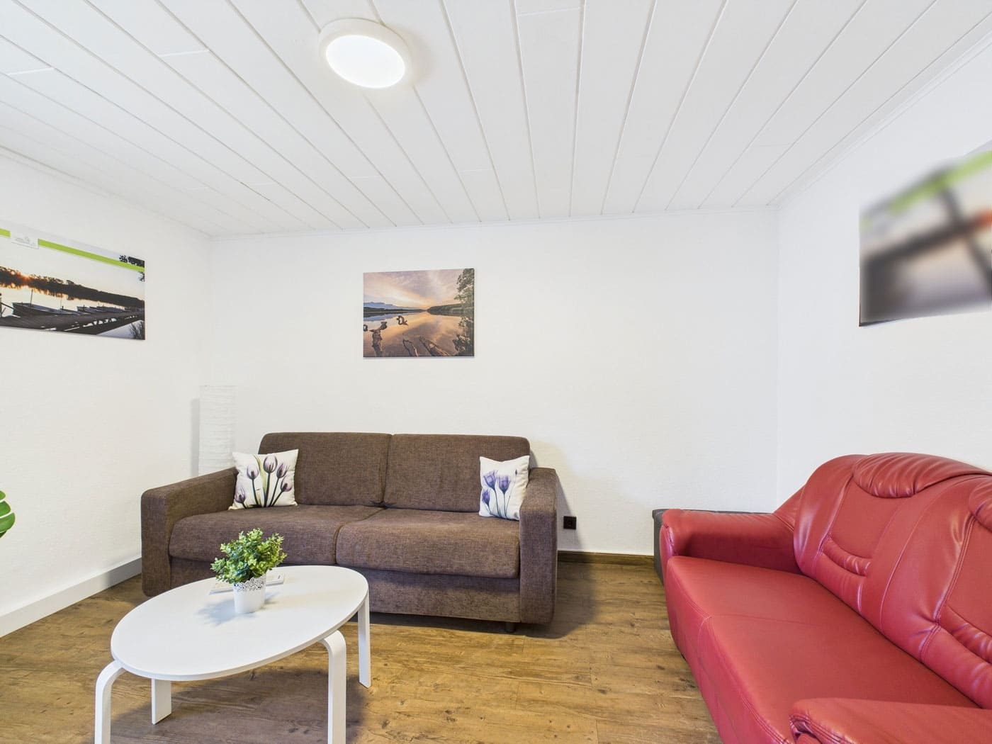 Das Ferienhaus direkt am See auf dem Campingplatz Wusterhausen
